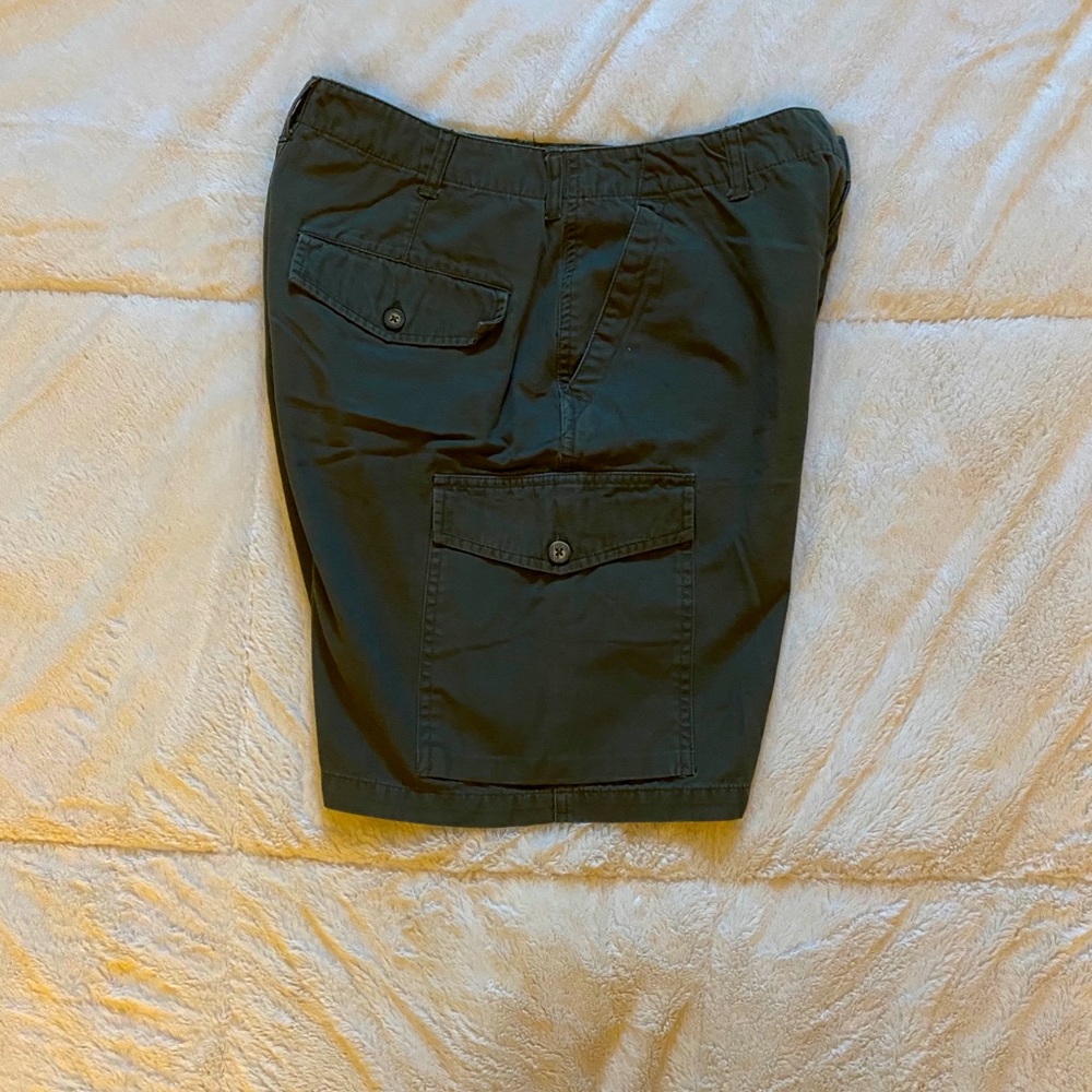 Arm green Cargo Shorts size 30 waist, 100%cotton